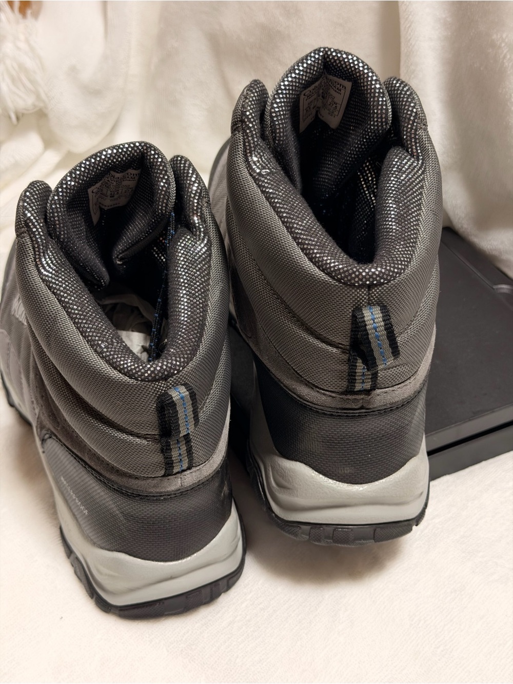 Columbia Men’s Gray and Black Waterproof Hiking Boots - Picture 6 of 10